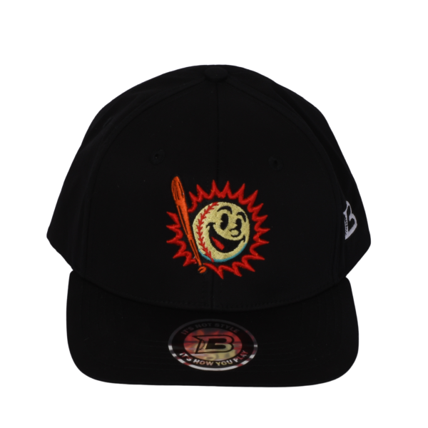 Gorra negra DB3 Ball & Bash – Full Count vista frontal, con Sluggie al frente y vibra intensa de juego al límite