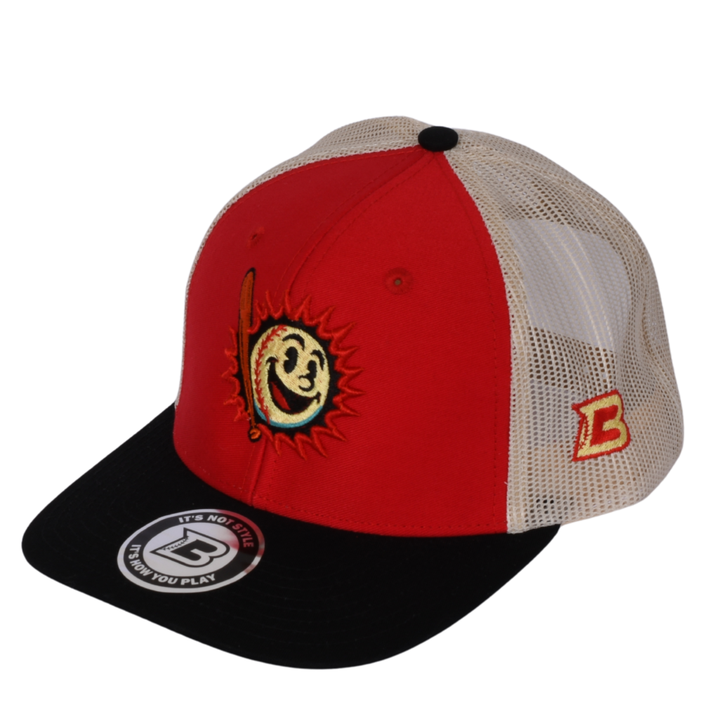 Gorra clara DB3 Ball & Bash – Sunrunner vista lateral, diseño fresco con energía de juego bajo el sol