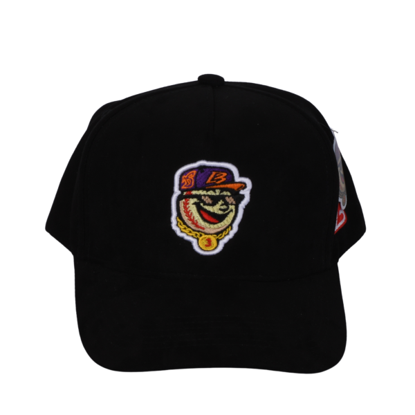 Gorra de gamuza DB3 Status Breaker – Label Suede vista frontal, edición especial premium en color tierra con etiqueta dorada